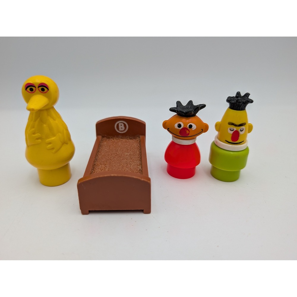 Fisher Price Little People Sesame Street Big Bird Bert Ernie Bed Lot Vintage